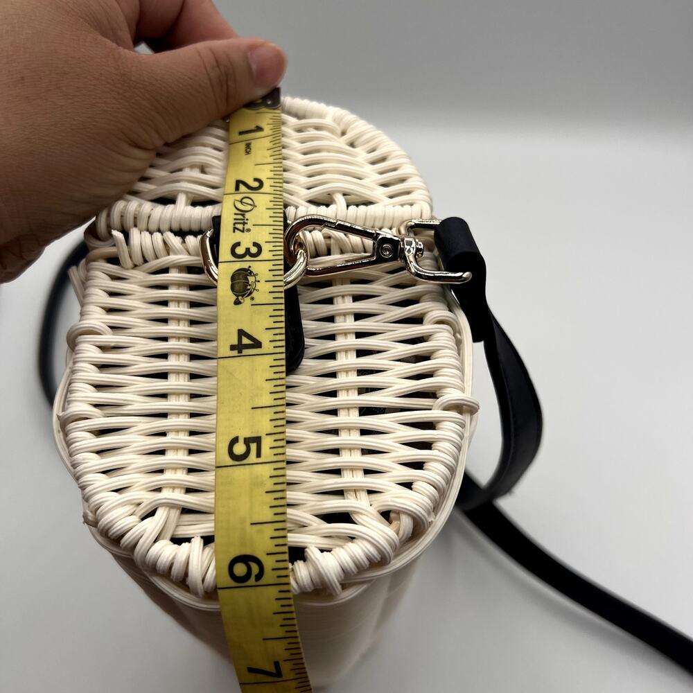 TOMMY BAHAMA White Rattan Leather Strap Cherry Keychain Picnic Bag NWT - Picture 7 of 8